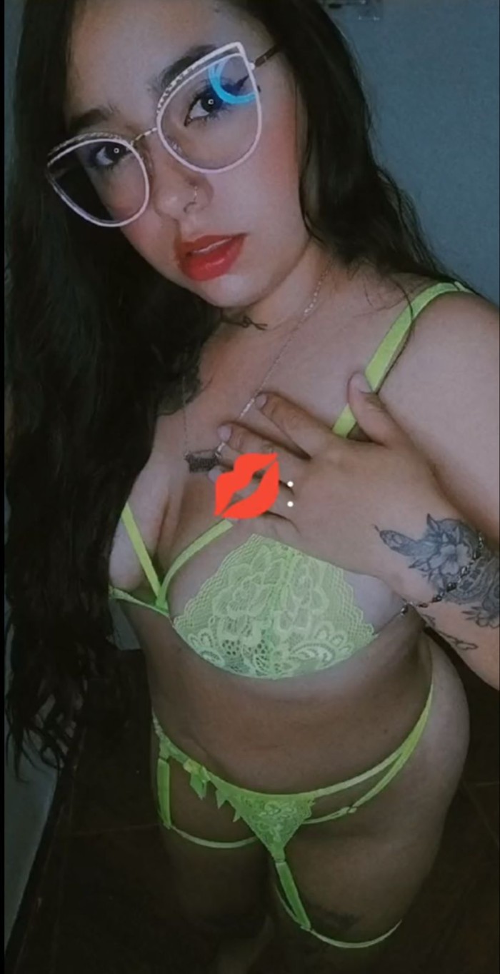 POR SANTUTXU – COLOMBIANA JUGUETONA Y EXPLOSIVA CON TETAS INFINITAS