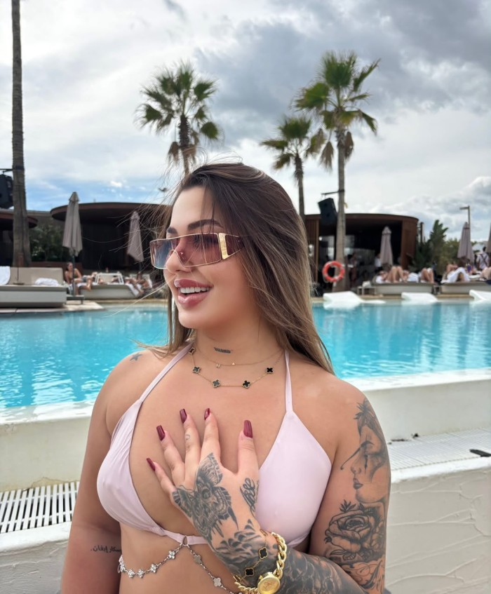 Colombiana sexy muy guapa y joven