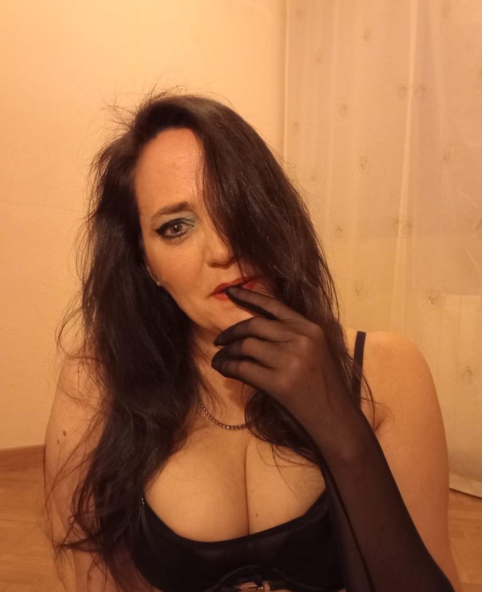 SERÉ VUESTRA PUTA, GUARRA, FIESTERA CON MUCHO VICIO. PACK DE HORAS….