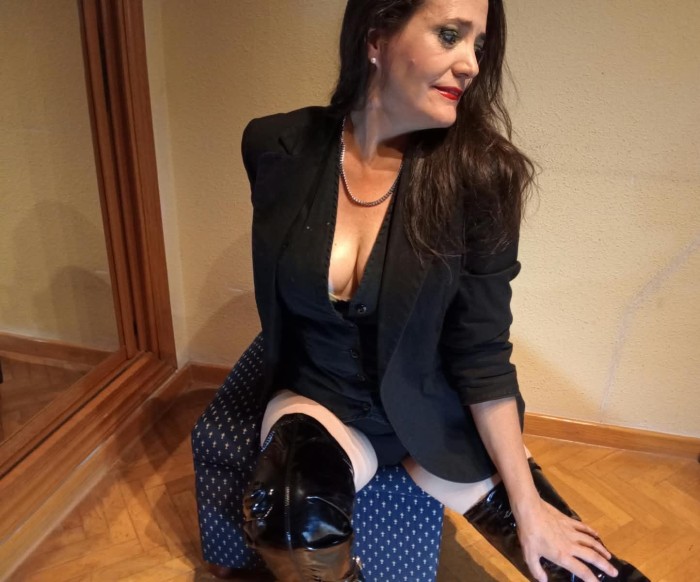 SERÉ VUESTRA PUTA, GUARRA, FIESTERA CON MUCHO VICIO. PACK DE HORAS….