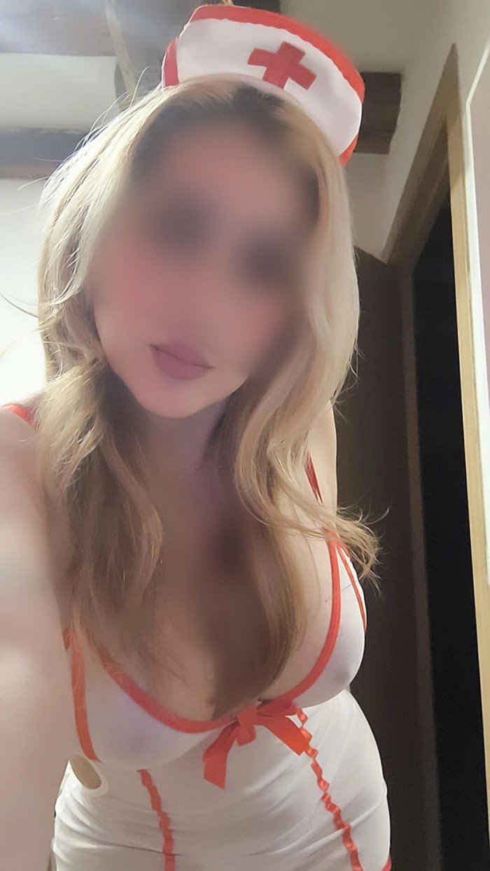 RUBIA DIVINA FOGOSA Y MUY COMPLACIENTE