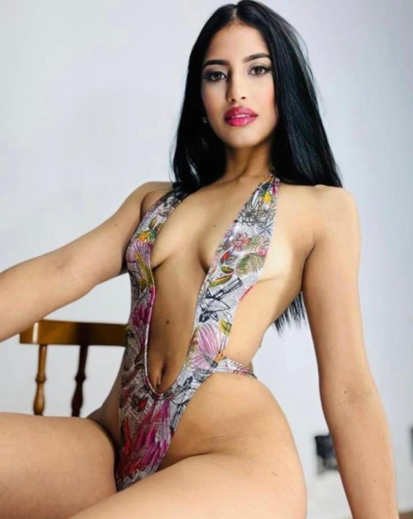 Jovencita cariñosa con ganas de fiesta y pasarRico