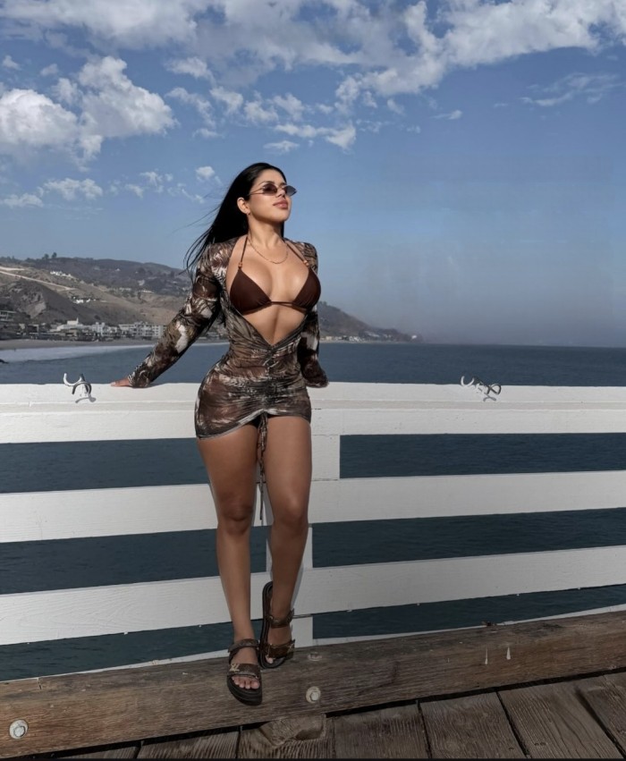 MORENA DISPUESTA CAÑERA Y FIESTA A TOPE PUTO FUEGO
