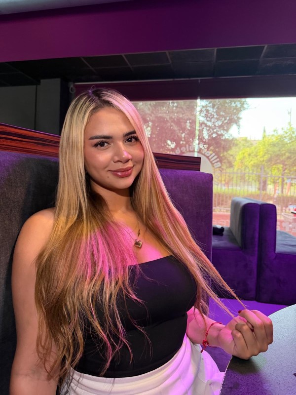 SCARLET NOVEDAD RUBIA LATINA PURO VOLTAJE