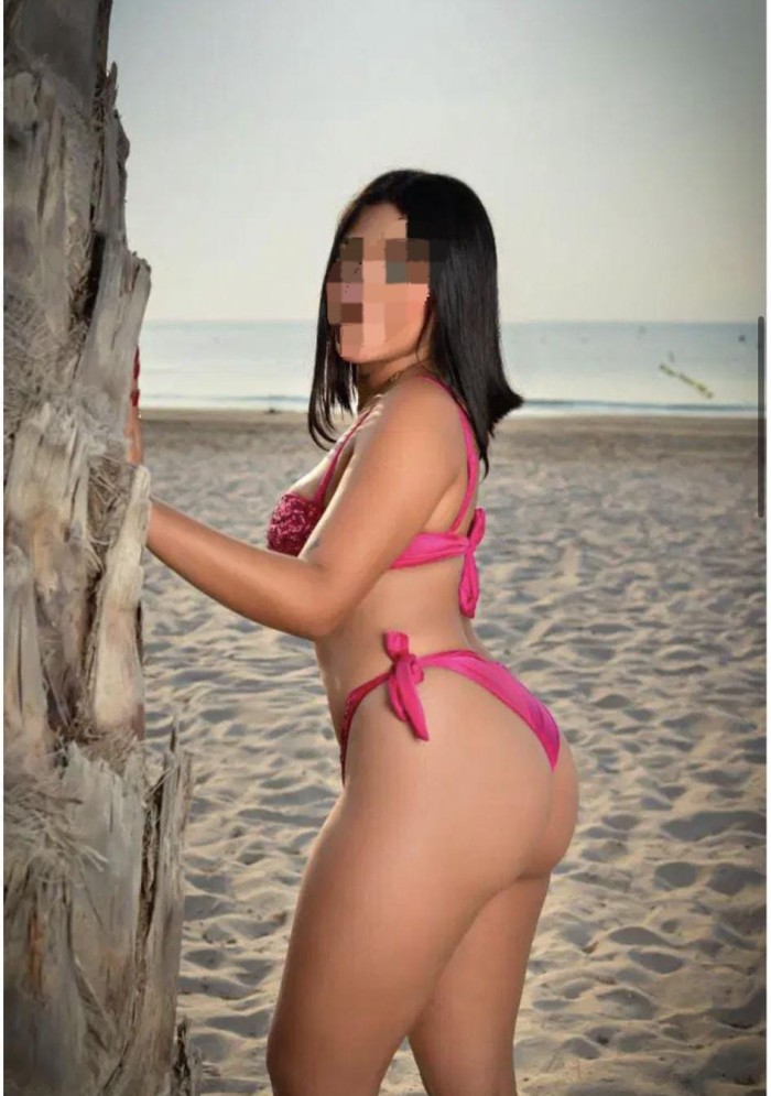 Jovencita latina Me encanta la Fiesta y las Pollas