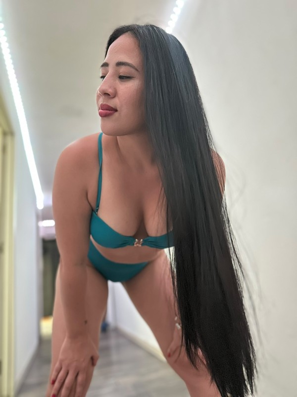 TRAVIESA, JUGUETONA , APRETADITA