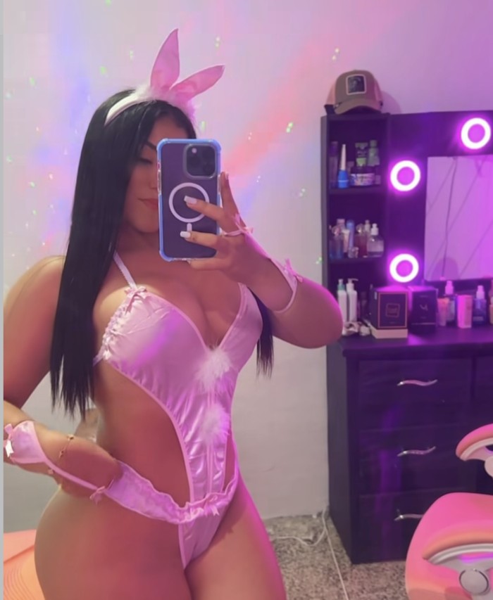 Tu chica encantadora , sensual , fiestera