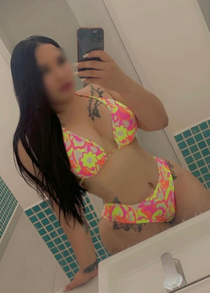 COLOMBIANA DELICIOSA Y ENTREGADA SOLO SALIDAS 24