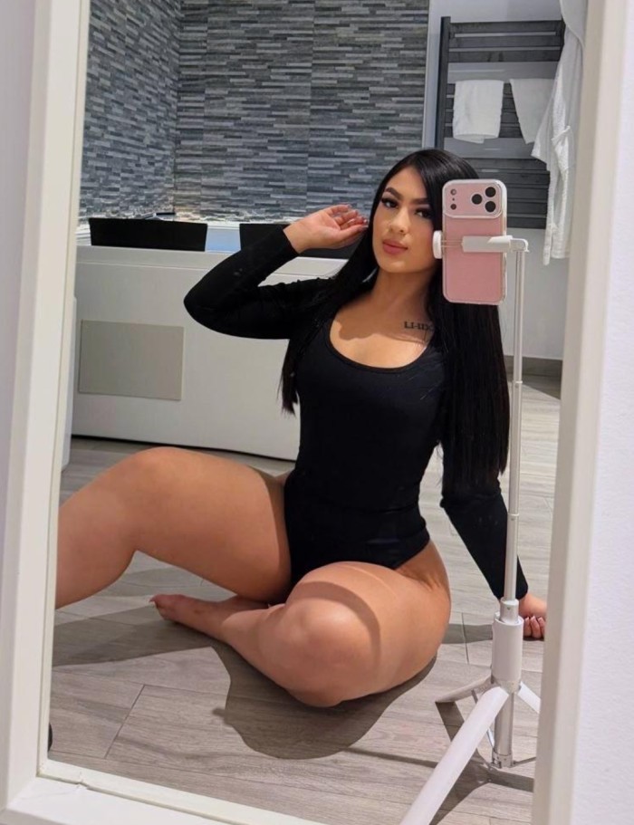 COLOMBIANA DE LUJO IMPRESIONANTE Y JOVENCISIMA