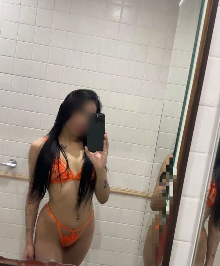 RECIÉN LLEGADA SEXY JOVEN LATINA