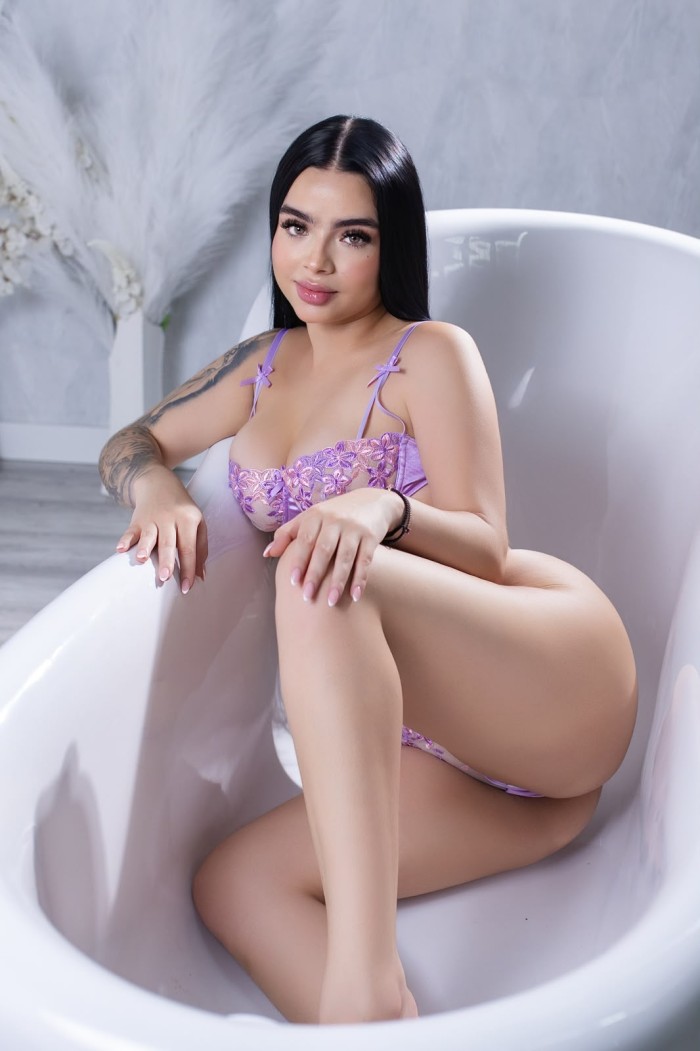 JOVENCITA CACHONDA  ARDIENTE LUJURIOSA Y COMPLACIENTE