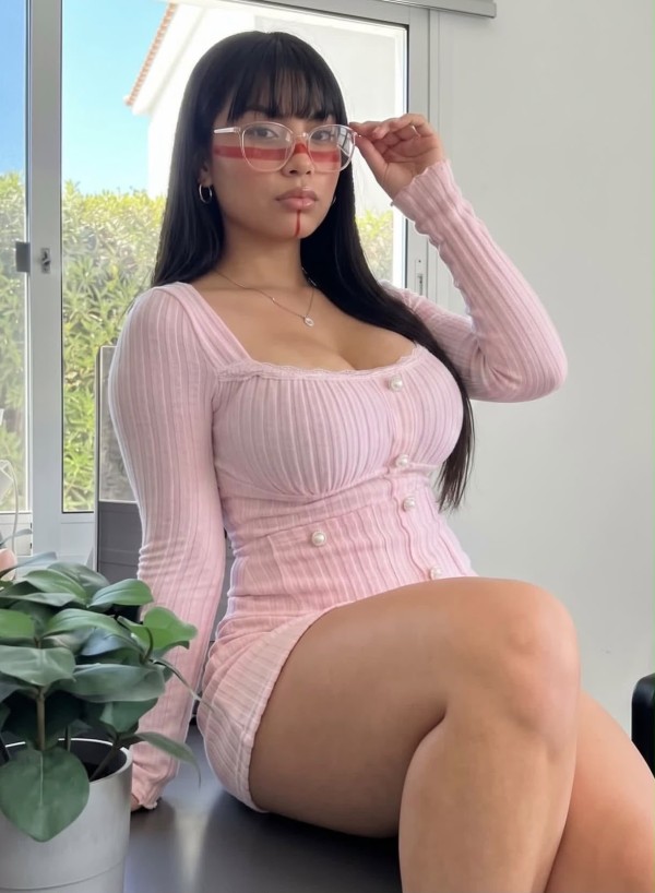 CAMILA UNA EXPLOSICION DE CHICA EN LA CAMA