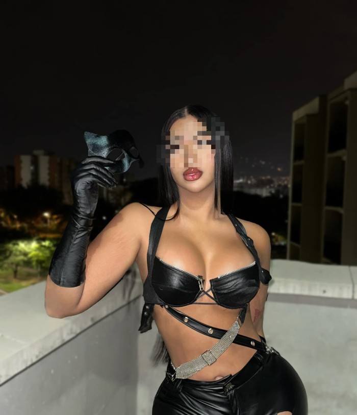 DIOSA DEL PLACER COMPLACIENTE A TUS CAPRICHOS