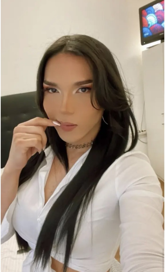 Chica trans muy femenina y enrollada