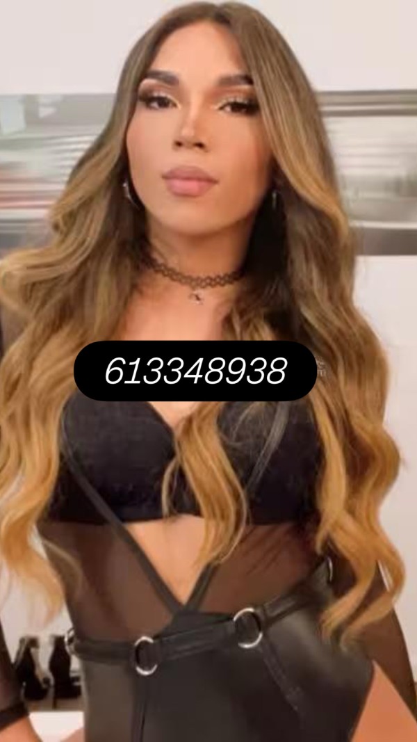 Chica trans muy femenina y enrollada