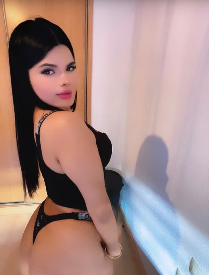 Latina recién llegada parla