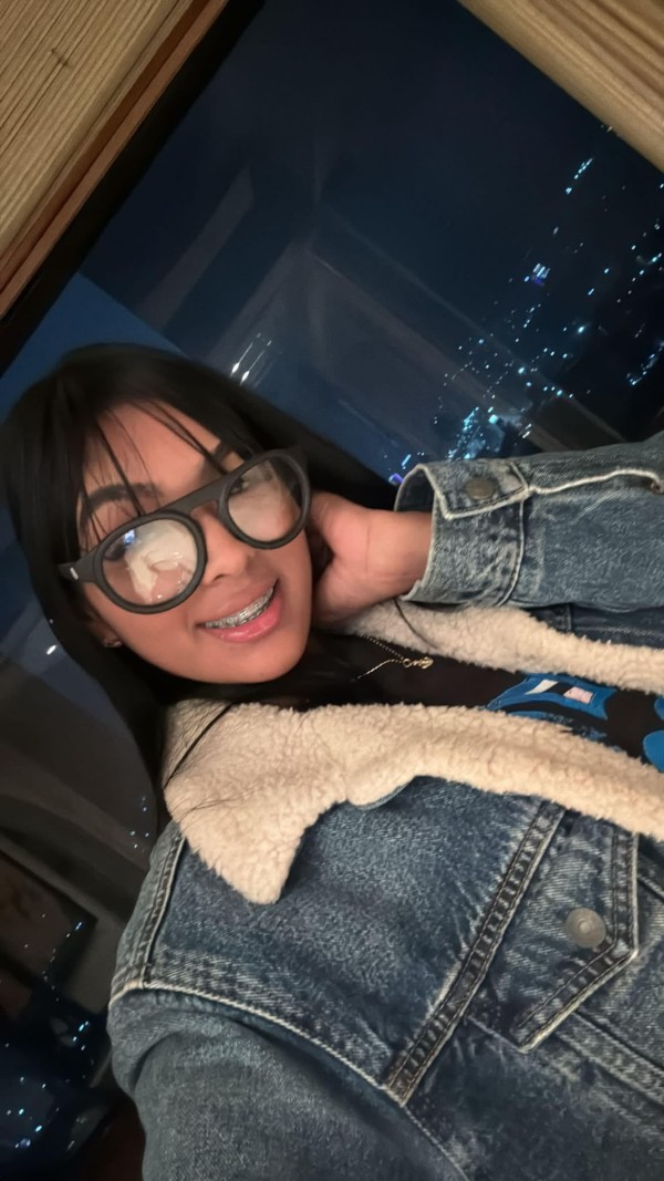 MODELO FIESTERA Y CARIÑOSA 24 HORAS