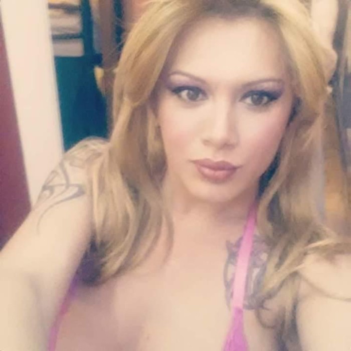 Rubia explosiva, tetona para putitas, sumisa o