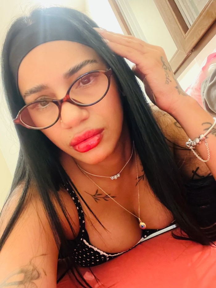 DELICIOSA FIESTERITA TRAVIESA EXPERTA EN EL SEXO