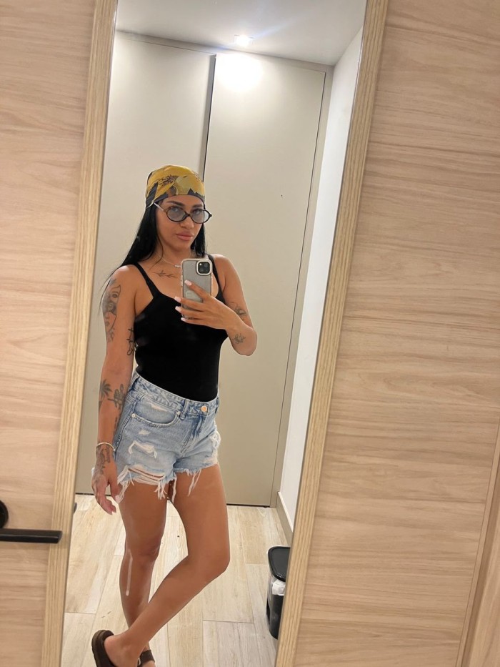 DELICIOSA FIESTERITA TRAVIESA EXPERTA EN EL SEXO