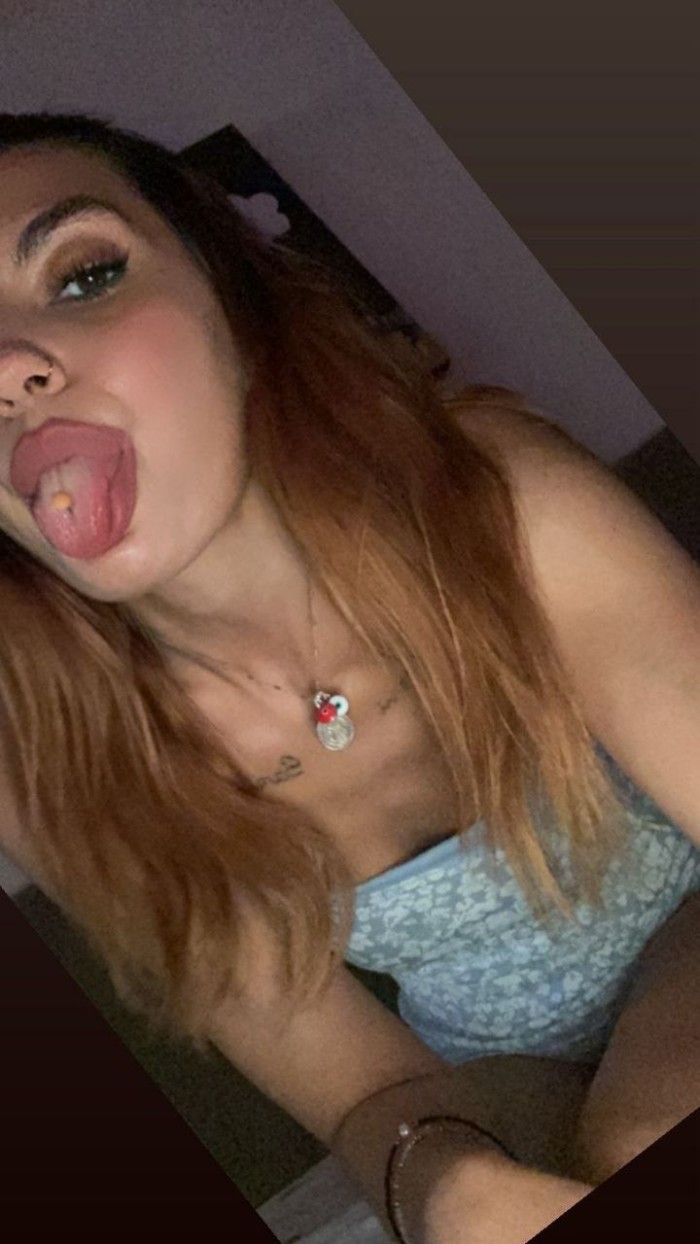 ESPAÑOLA , SIN FILTROS TU FLACA FAVORITA FIESTERA