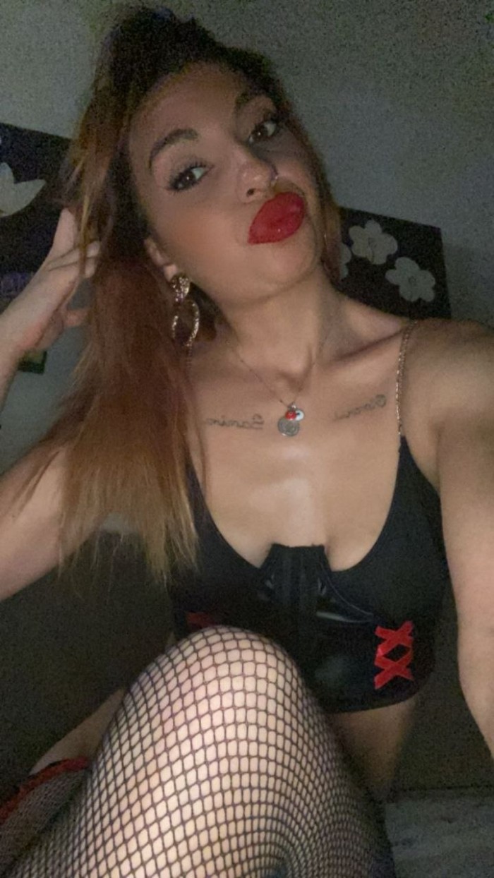 ESPAÑOLA , SIN FILTROS TU FLACA FAVORITA FIESTERA