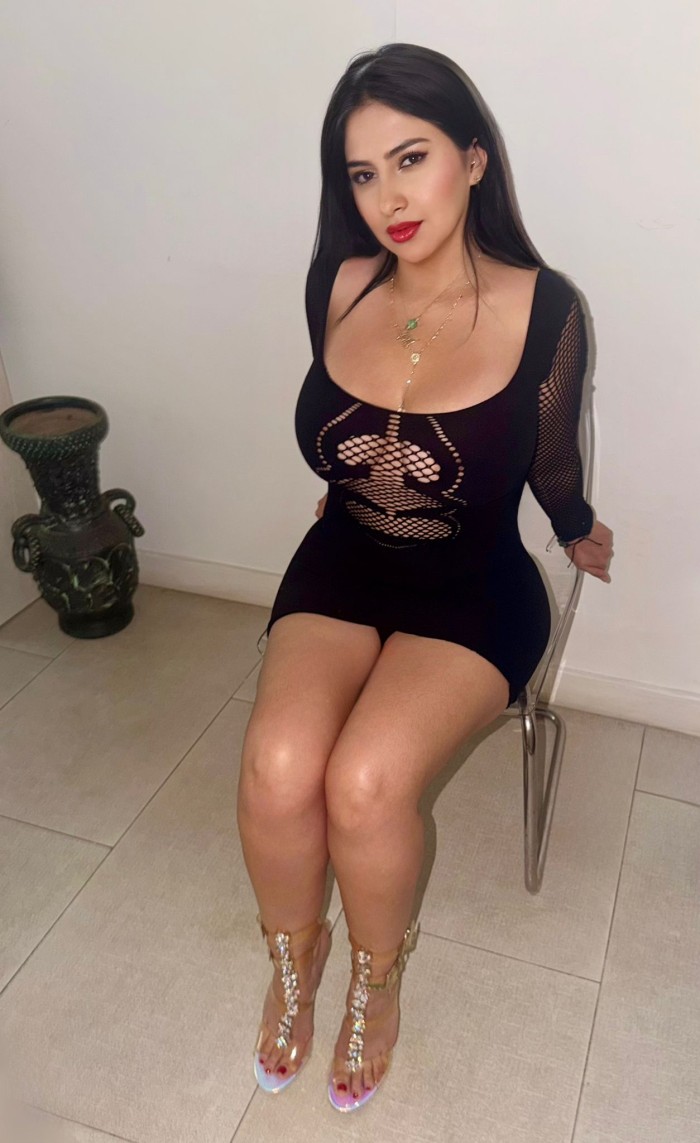 BOMBA DE SEXO COMPLACIENTE A TUS CAPRICHOS