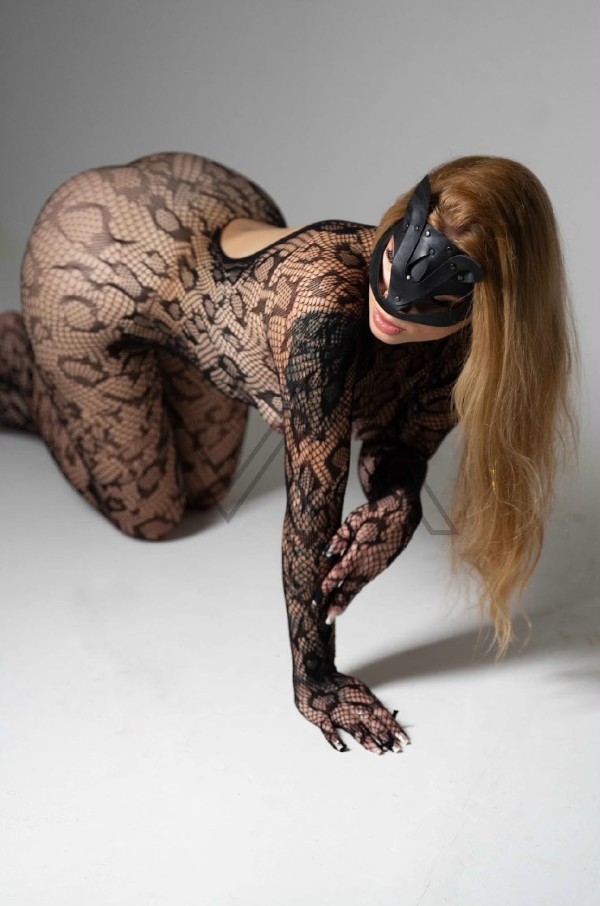 NAOMI JOVEN LATINAFIESTER