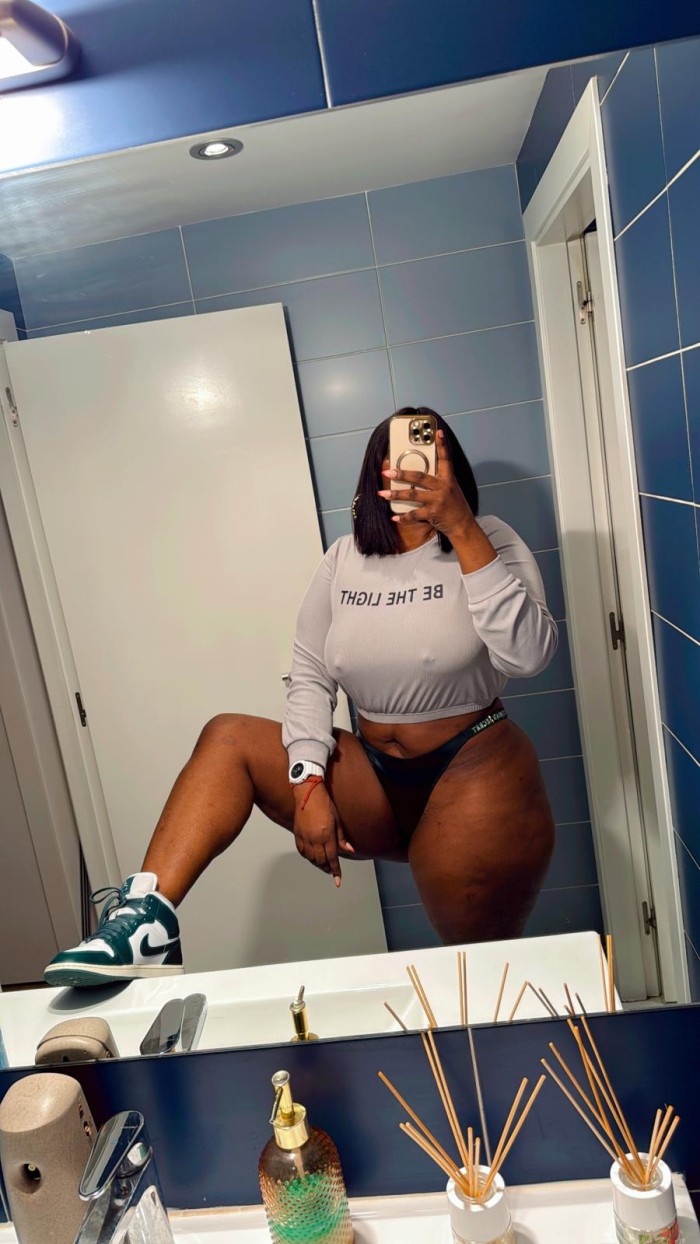 por El Metro Hospital Clínic MORENAZA SENSUAL Y APASIONADA 670449604