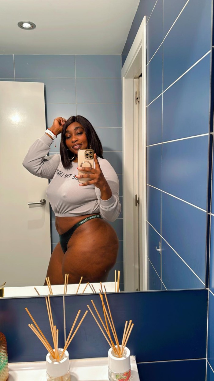 por El Metro Hospital Clínic MORENAZA SENSUAL Y APASIONADA 670449604
