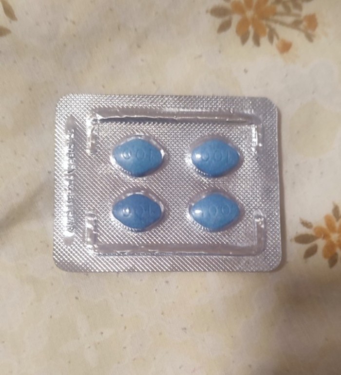 Morena tetona cachonda coñito peludo