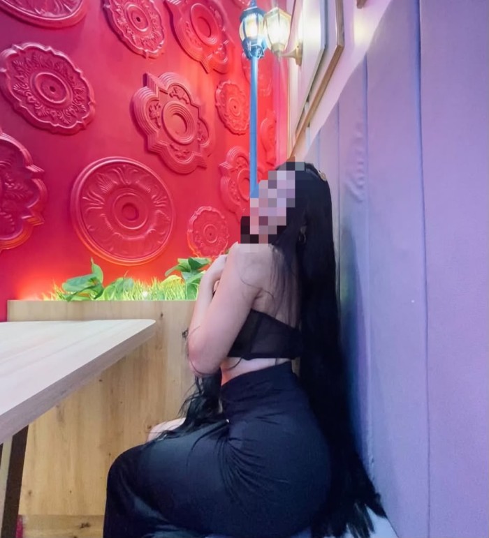 LATINA MUY CACHONDA, MENTE ABIERTA Y FIESTERA