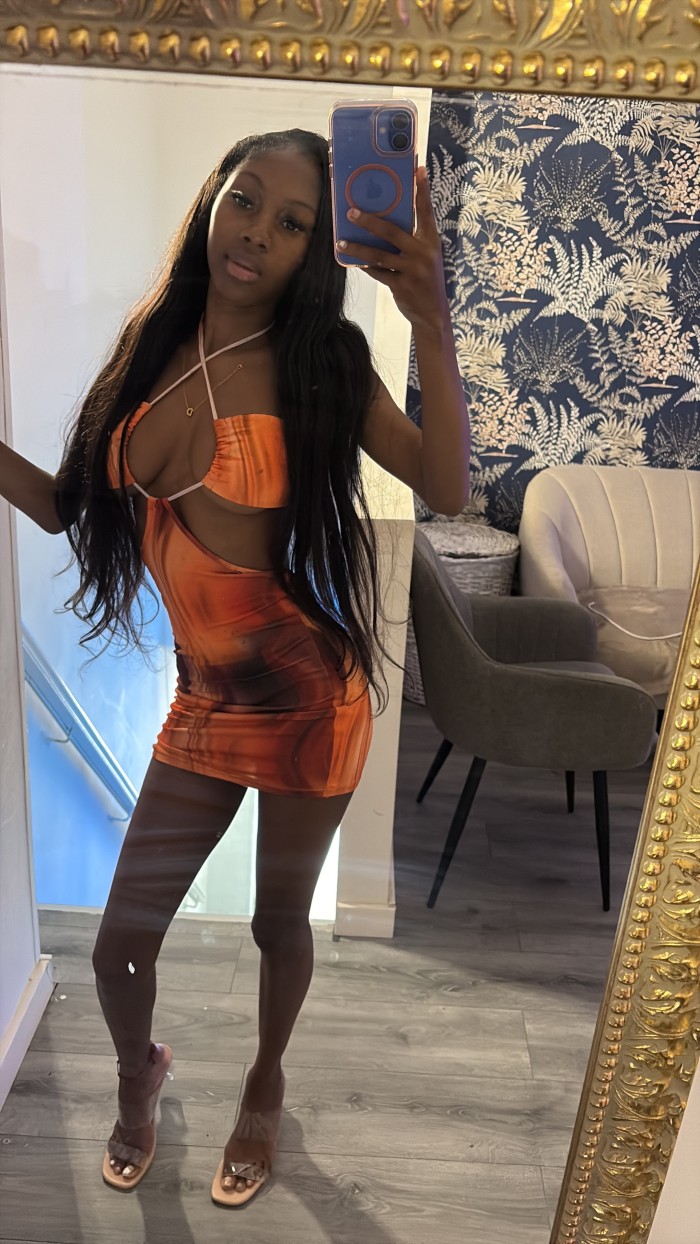 Jovencita fotos reales  delgadita y muy caliente