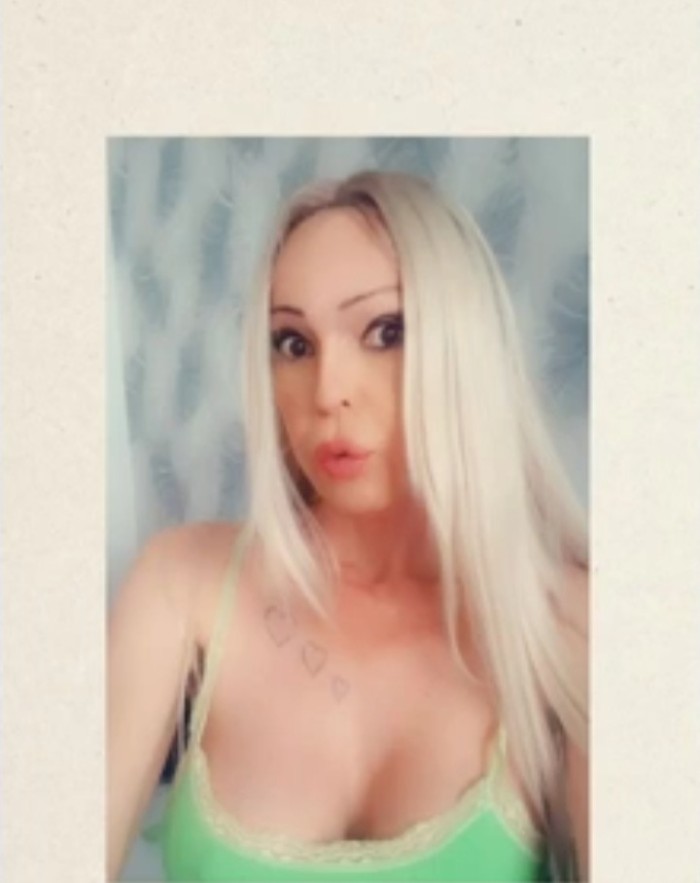 Trans  rubia hermosa en peñiscola playa