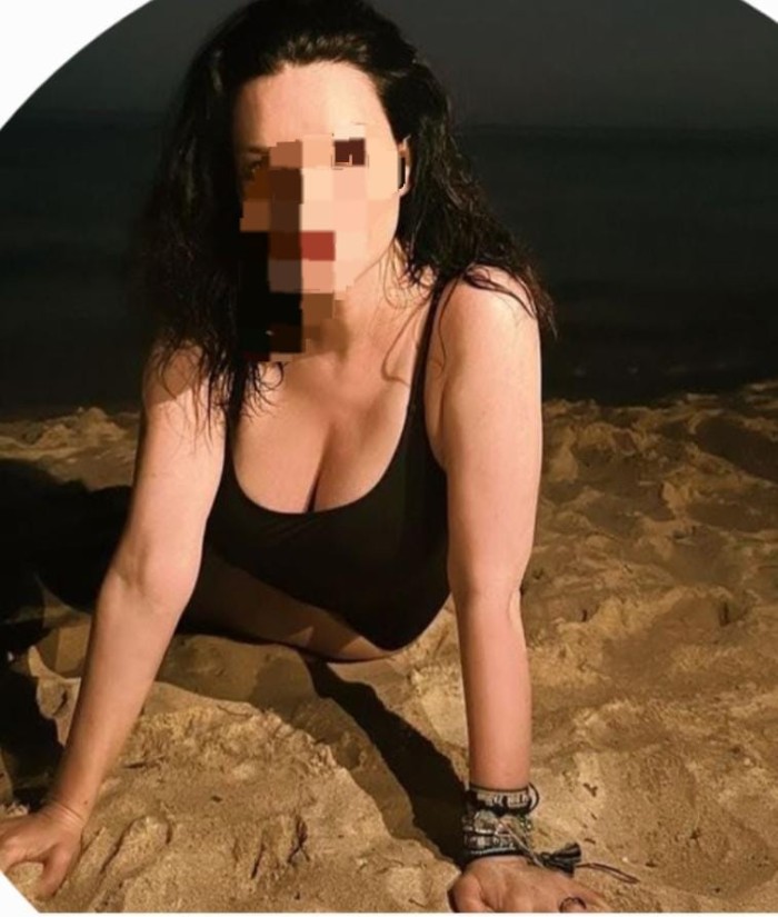 LATINA SEXY Y MUY PICANTE EN PLAYA D´EN BOSSA