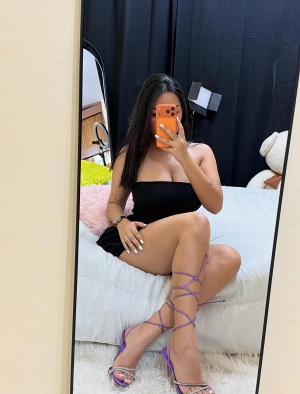 RECIEN LLEGADA COLOMBIANA