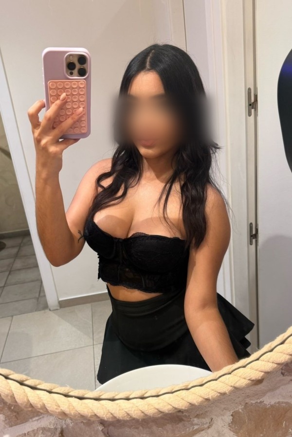 RECIEN LLEGADA COLOMBIANA