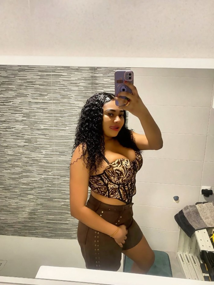Sexy mulata fiestera