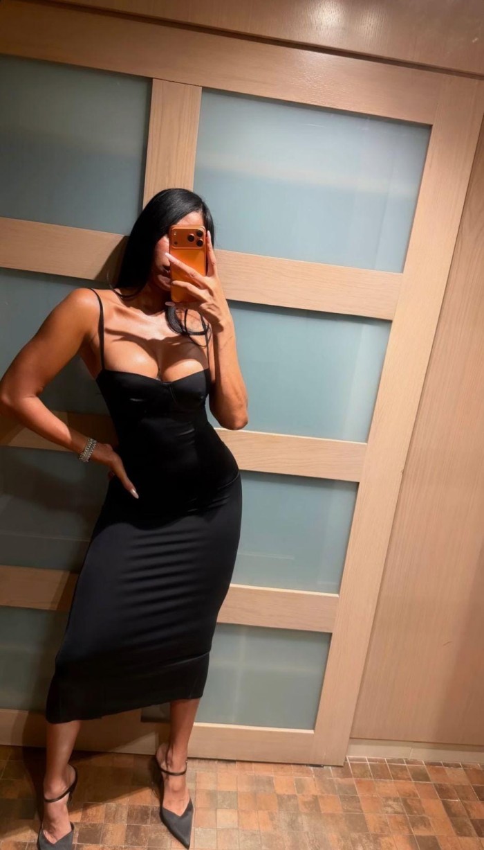 EXCLUSIVA MUJER DIOSA COMPLACIENTE PARA DISFRUTAR
