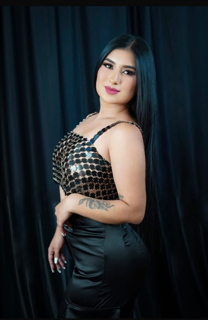 Hermosa latina majisima muy sexy sensual para ti