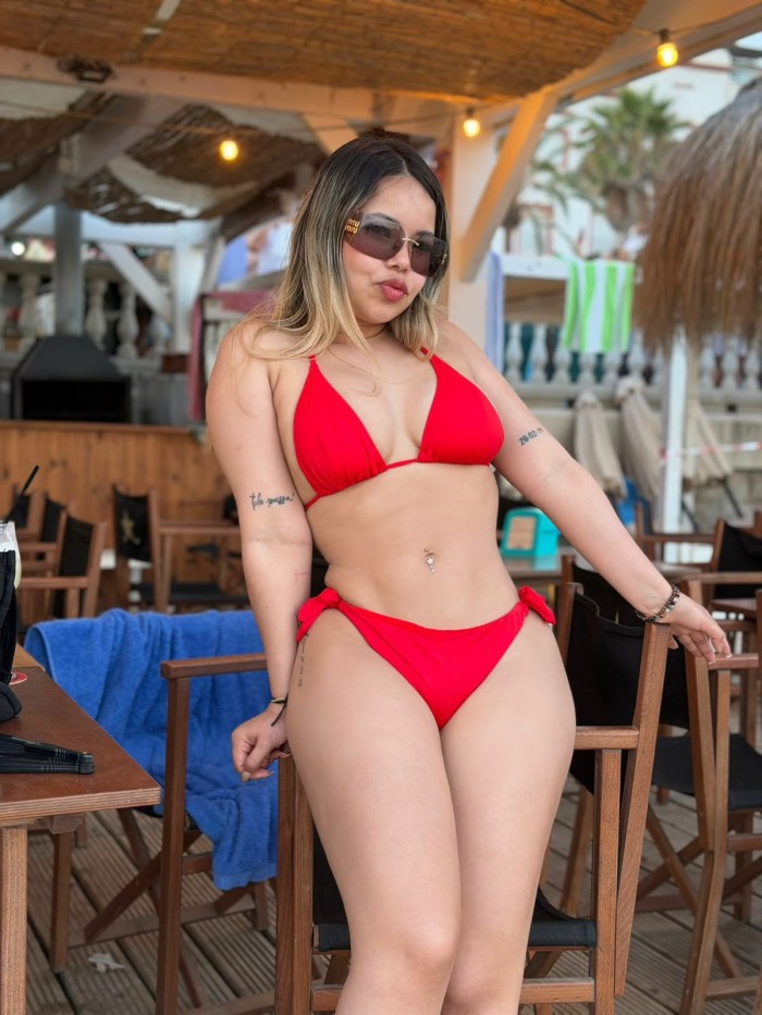 VALERIA ATREVIDA NUEVA EN SITGES JUGUETONA