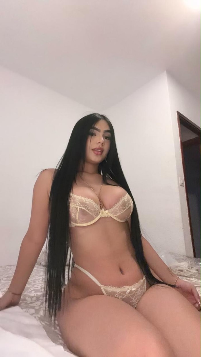KARINA SÚPER CALIENTE Y CACHONDA