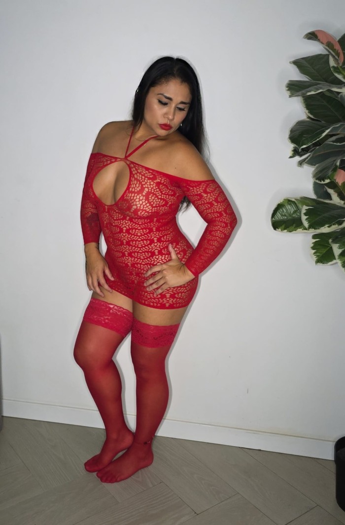 FIESTERA A TOPE MADURITA COMPLACIENTE DESPLAZAMIEN