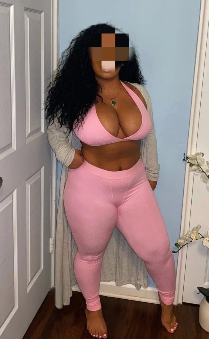 POR LORCA – DOMINICANA DE LUJO EXPLOSIVA Y JUGUETONA