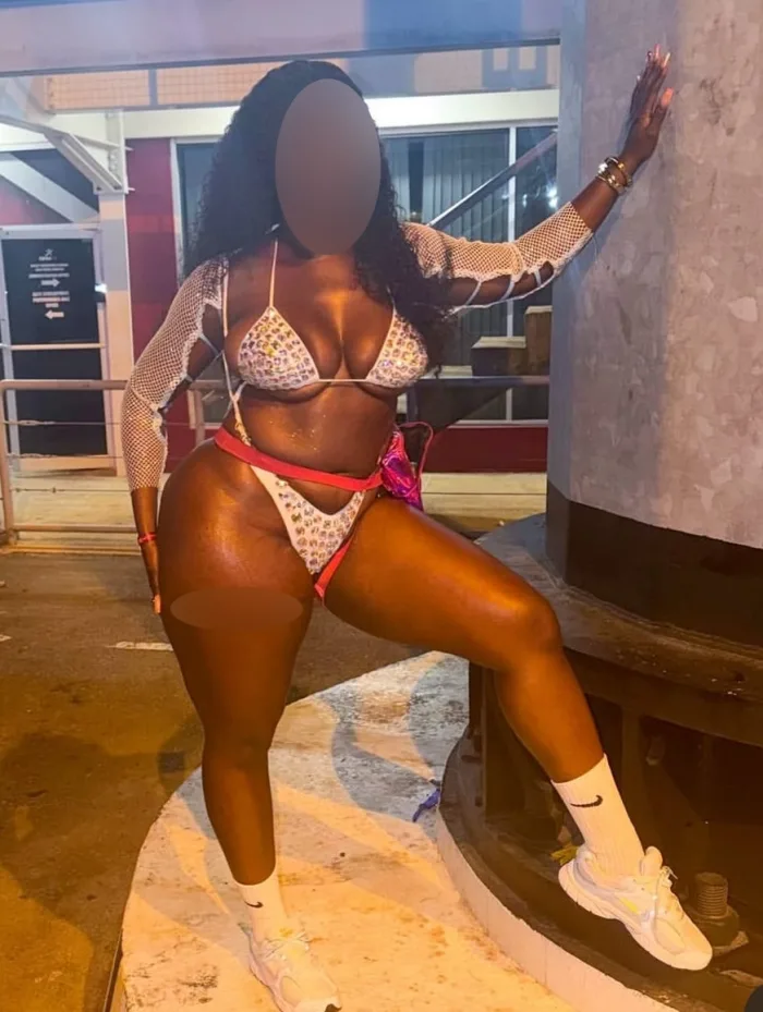 617763568 Sensualidad y pasión en la Macarena