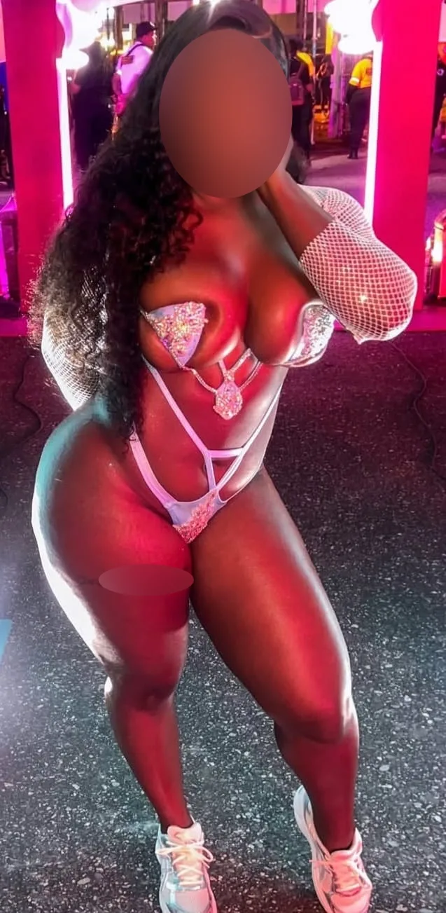 617763568 Sensualidad y pasión en la Macarena