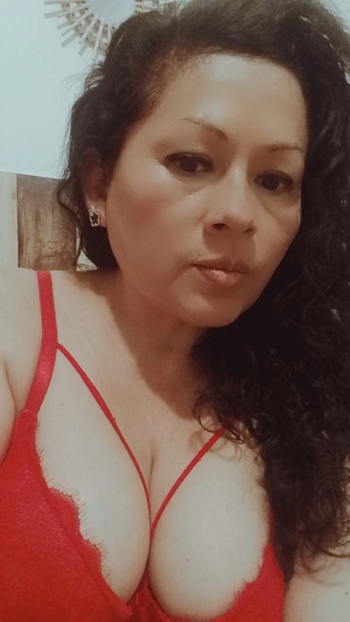 SOY ALICIA, PERUANA ARDIENTE QUE ESPERA POR TI