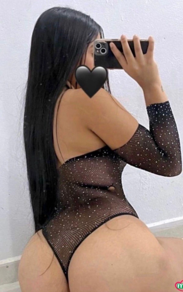 Jovencita latina y cachonda en tu cuidad