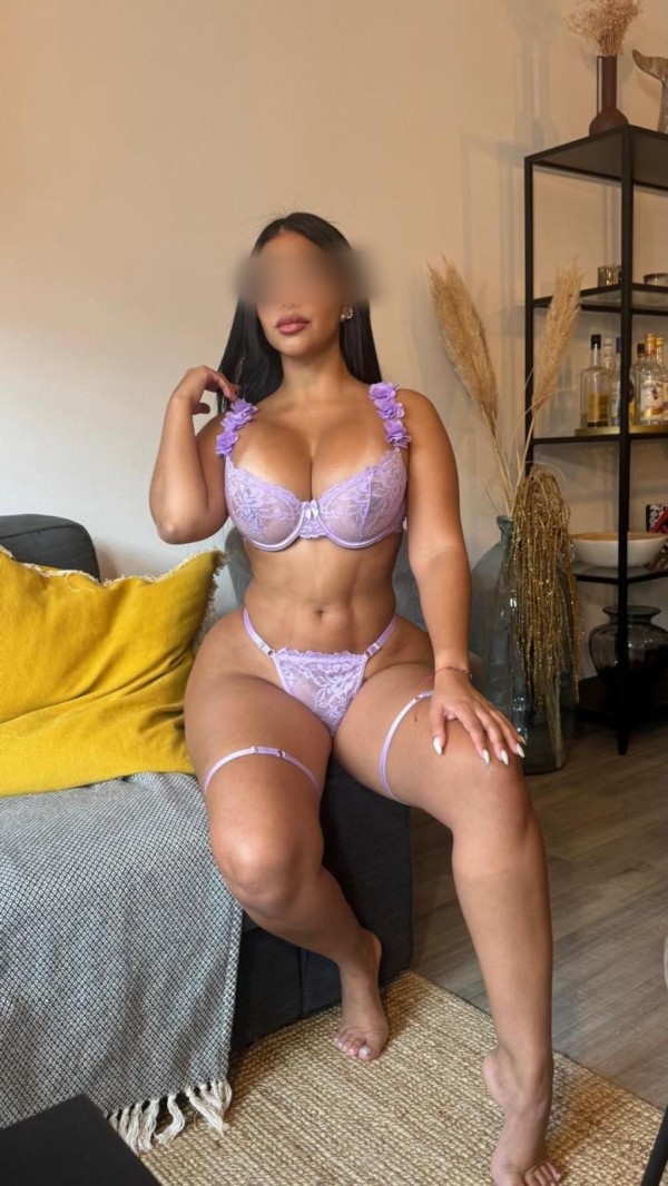 LATINA NOVEDAD CACHONDA COMO UNA PERRA YA DISPONIBLE