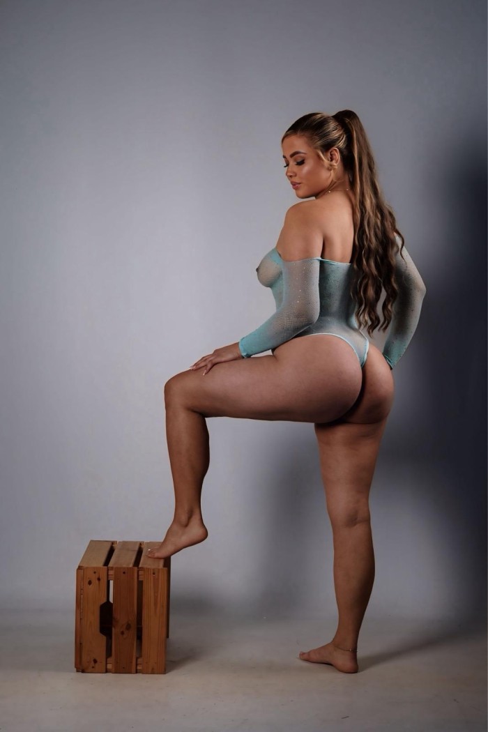 DELICIOSA LUJURIOSA IMPLICADA CACHONDA COMPLACIENT